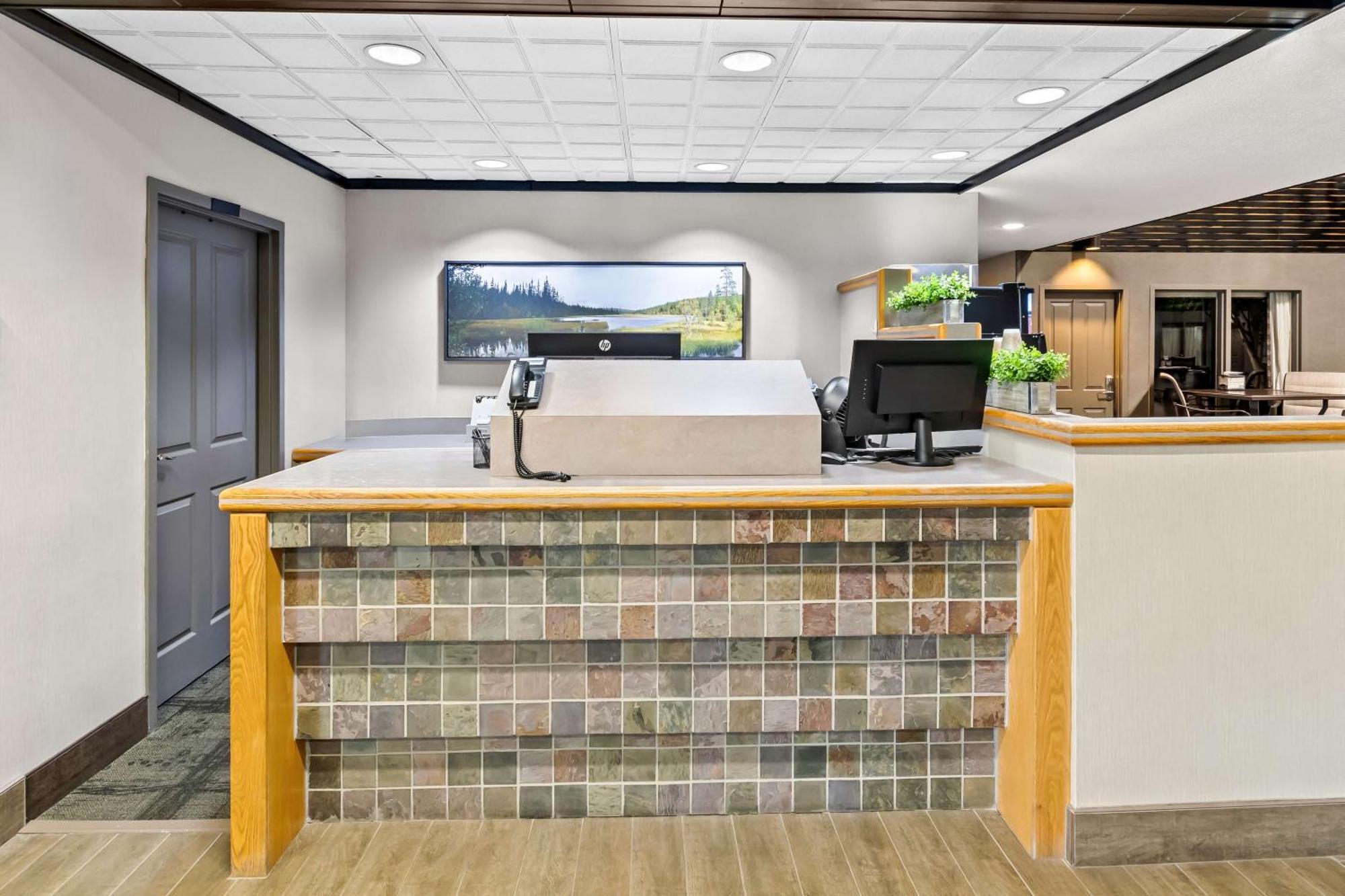 Heartland Inn & Suites, Surestay Collection By Best Western Park Rapids Экстерьер фото